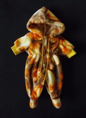 Oranž lehtedega kombe